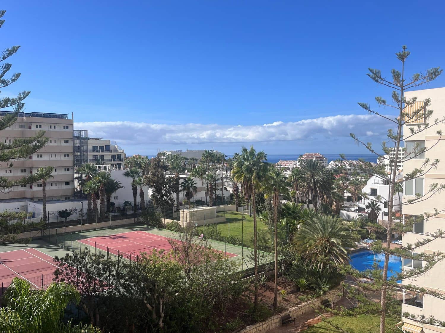 1 sypialnia Apartament na sprzedaż w Playa de las Americas z basenem garażem - 349 000 € (Ref: 9558738)