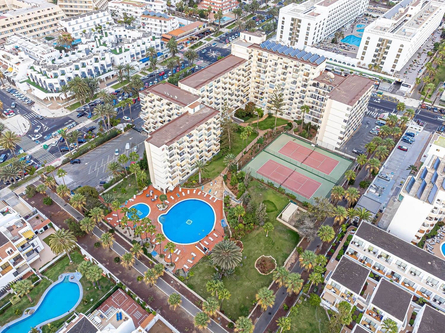 1 sypialnia Apartament na sprzedaż w Playa de las Americas z basenem garażem - 349 000 € (Ref: 9558738)