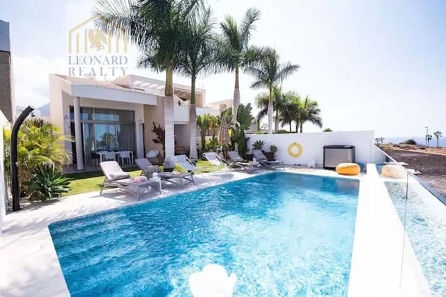 3 makuuhuone Omakotitalo myytävänä paikassa La Caleta Adeje, Adeje mukana uima-altaan 
autotalli - 1 690 000 € (Ref: 9558742)