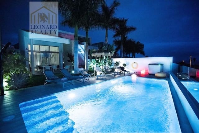 3 makuuhuone Omakotitalo myytävänä paikassa La Caleta Adeje, Adeje mukana uima-altaan 
autotalli - 1 690 000 € (Ref: 9558742)