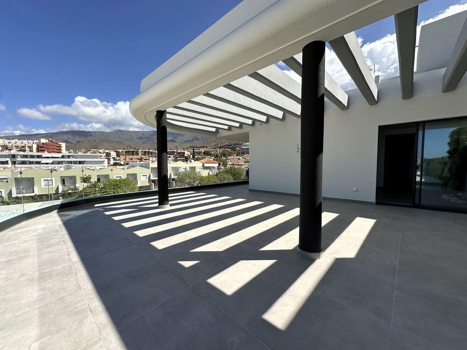 3 makuuhuone Huoneisto myytävänä paikassa Costa Adeje mukana uima-altaan 
autotalli - 1 295 000 € (Ref: 9558743)