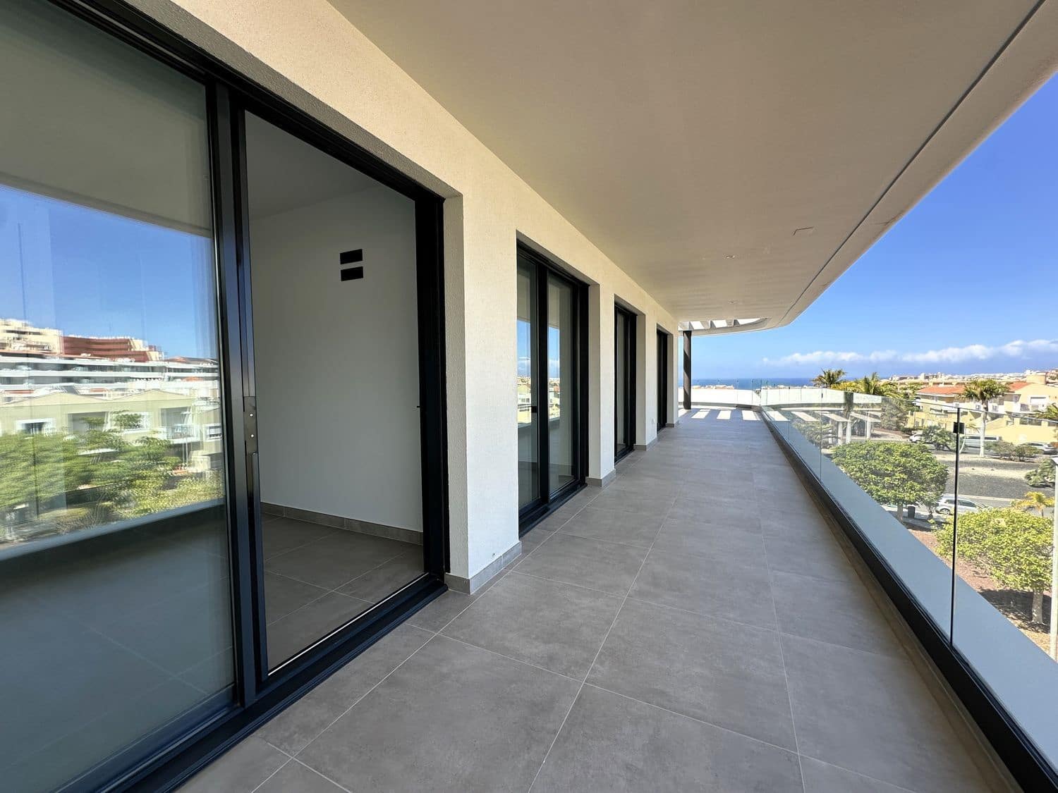 3 makuuhuone Huoneisto myytävänä paikassa Costa Adeje mukana uima-altaan 
autotalli - 1 295 000 € (Ref: 9558743)