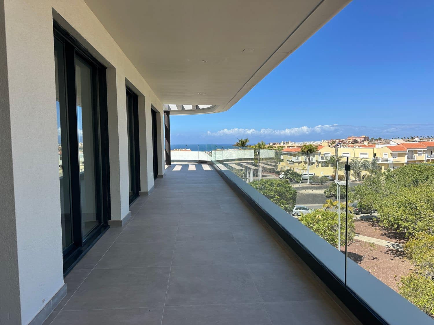 3 makuuhuone Huoneisto myytävänä paikassa Costa Adeje mukana uima-altaan 
autotalli - 1 295 000 € (Ref: 9558743)