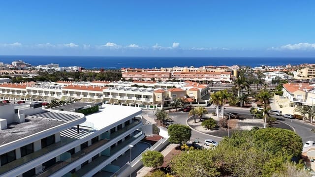 3 makuuhuone Huoneisto myytävänä paikassa Playa de Fañabé Alto, Adeje mukana uima-altaan 
autotalli - 1 295 000 € (Ref: 9558743)