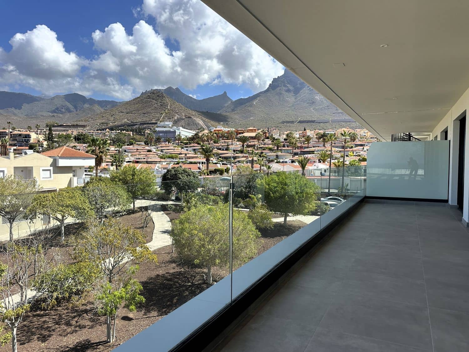 3 makuuhuone Huoneisto myytävänä paikassa Costa Adeje mukana uima-altaan 
autotalli - 1 295 000 € (Ref: 9558743)