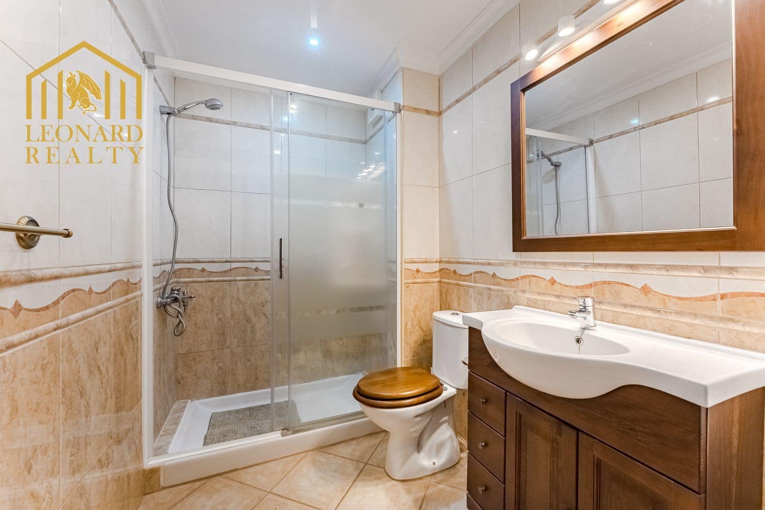 1 soverom Leilighet til salgs i Los Cristianos med svømmebasseng garasje - € 315 000 (Ref: 9560878)