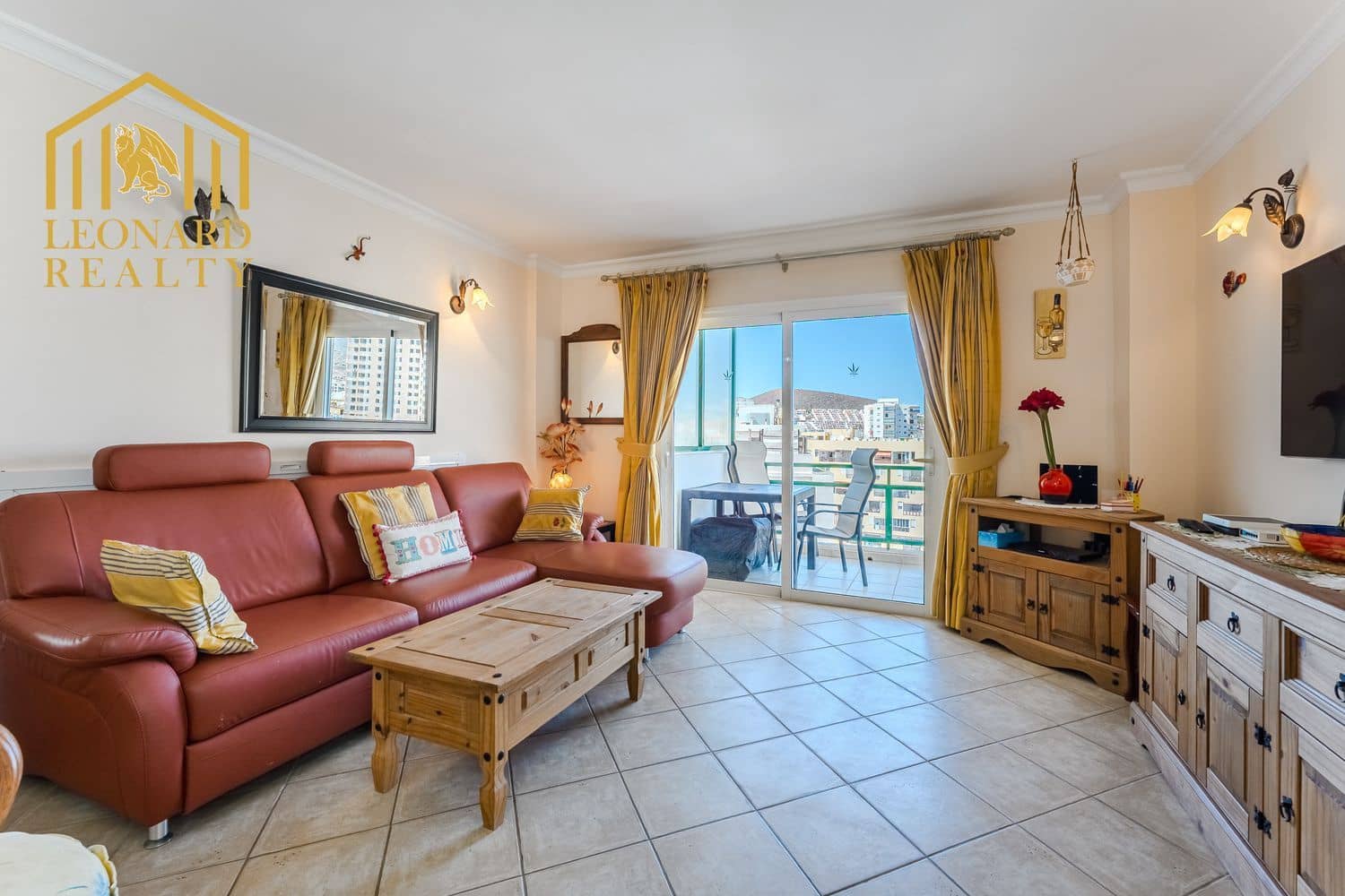 1 soverom Leilighet til salgs i Los Cristianos med svømmebasseng garasje - € 315 000 (Ref: 9560878)