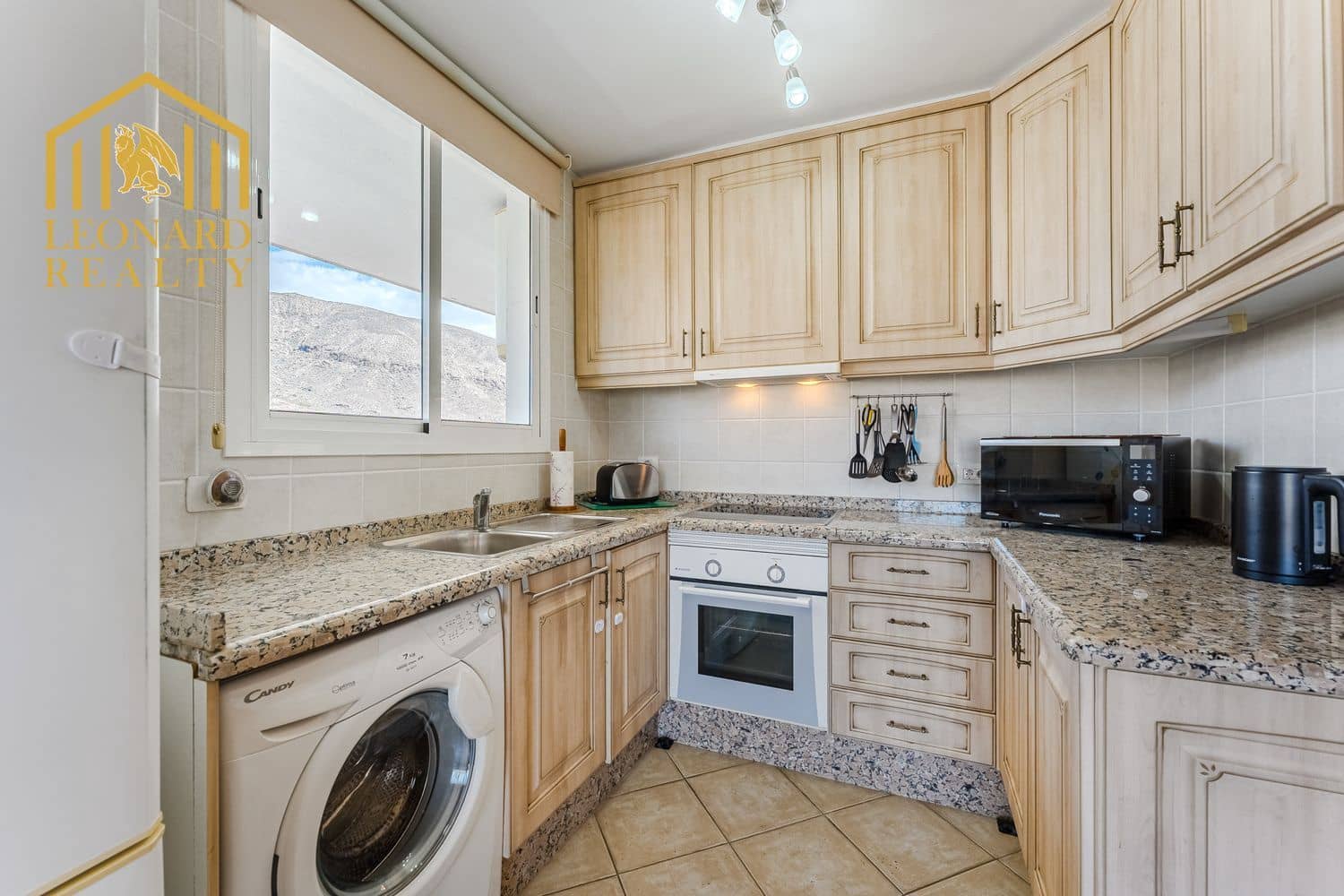 1 soverom Leilighet til salgs i Los Cristianos med svømmebasseng garasje - € 315 000 (Ref: 9560878)