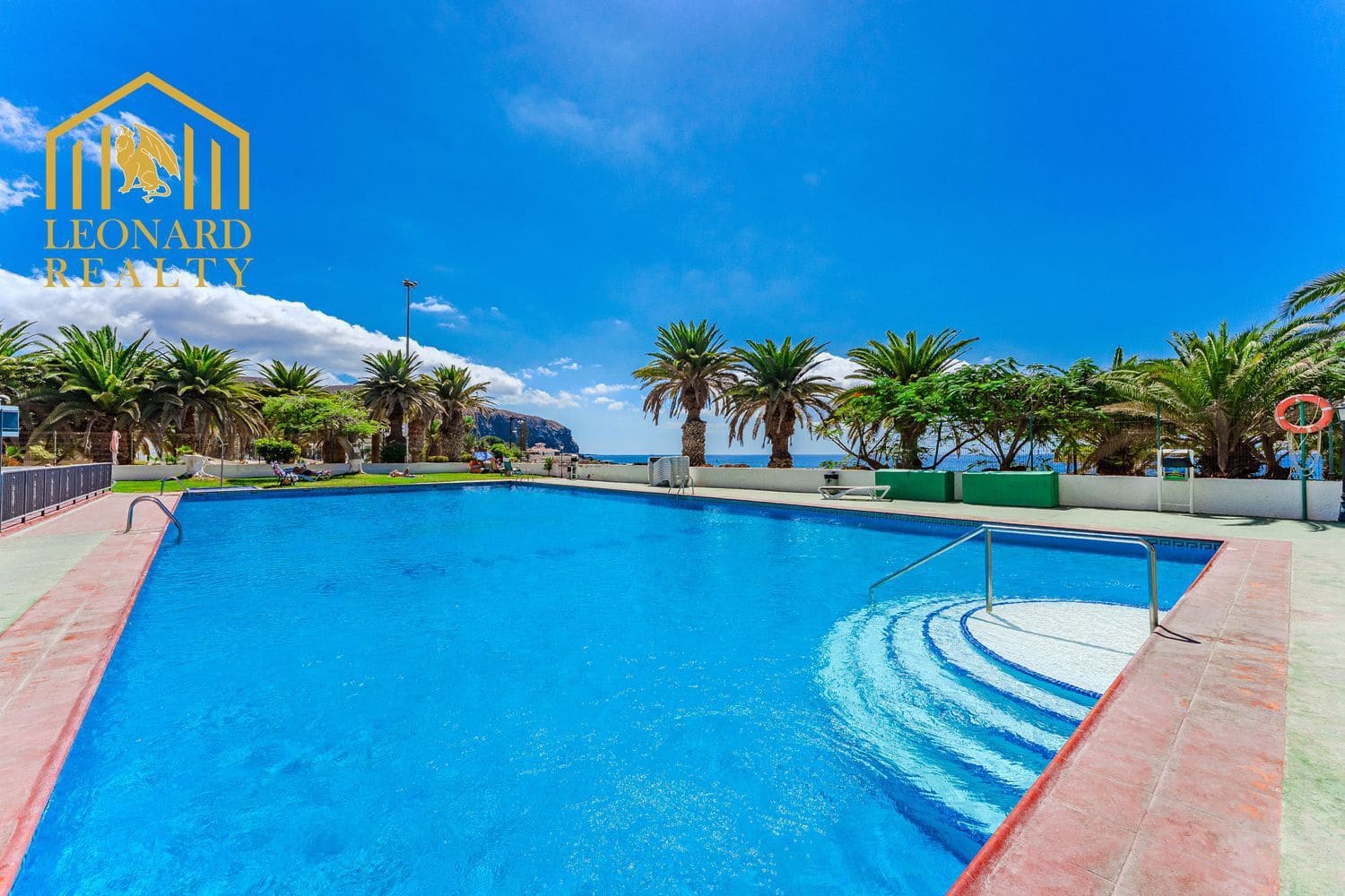 1 soverom Leilighet til salgs i Los Cristianos med svømmebasseng garasje - € 315 000 (Ref: 9560878)