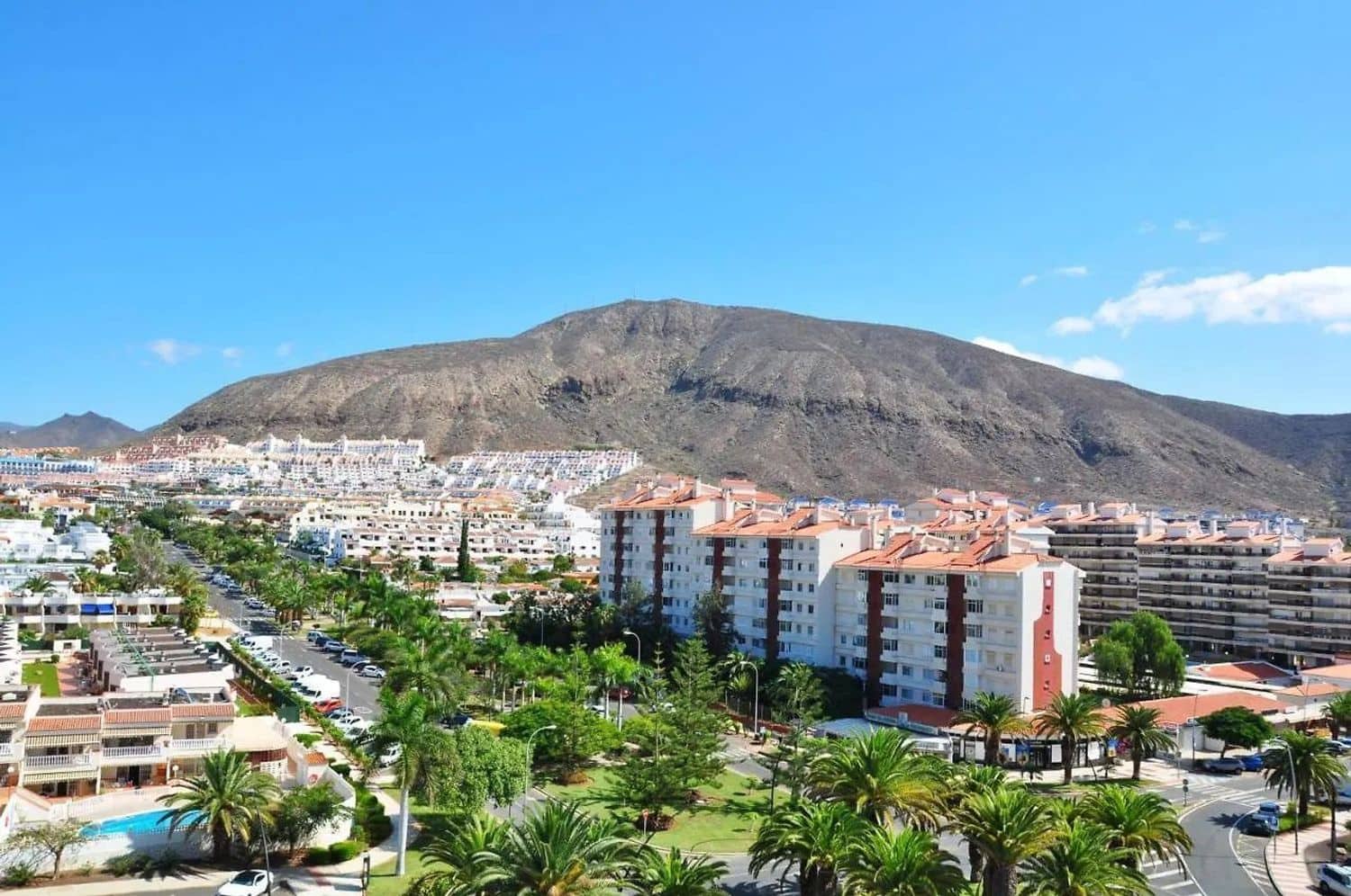 1 soverom Leilighet til salgs i Los Cristianos med svømmebasseng garasje - € 315 000 (Ref: 9560878)