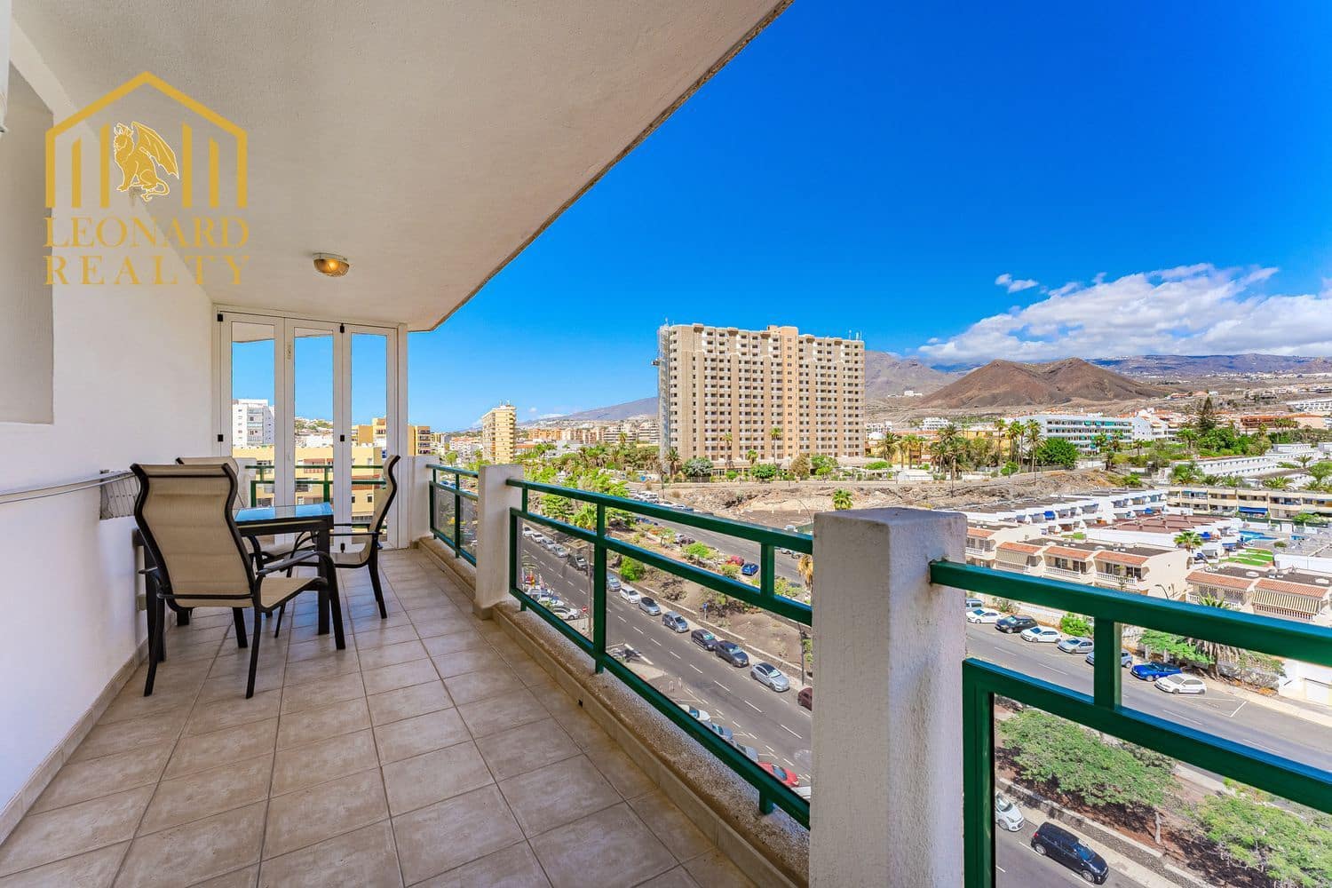 1 soverom Leilighet til salgs i Los Cristianos med svømmebasseng garasje - € 315 000 (Ref: 9560878)