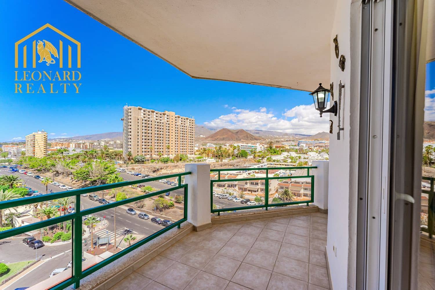 1 soverom Leilighet til salgs i Los Cristianos med svømmebasseng garasje - € 315 000 (Ref: 9560878)