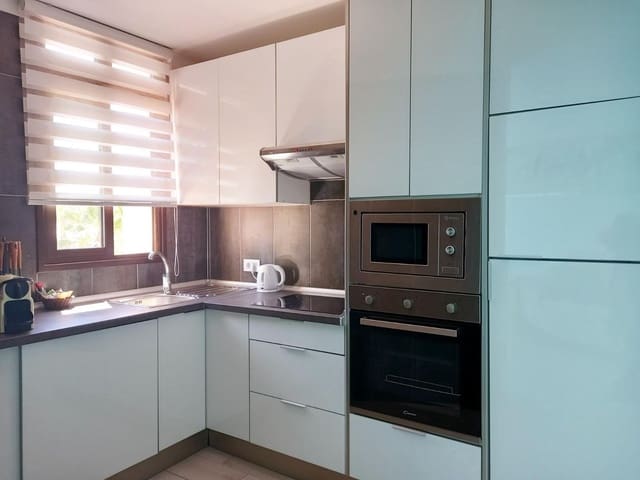 Huoneisto myytävänä paikassa Playa de las Americas, Arona mukana uima-altaan 
autotalli - 299 000 € (Ref: 9560881)