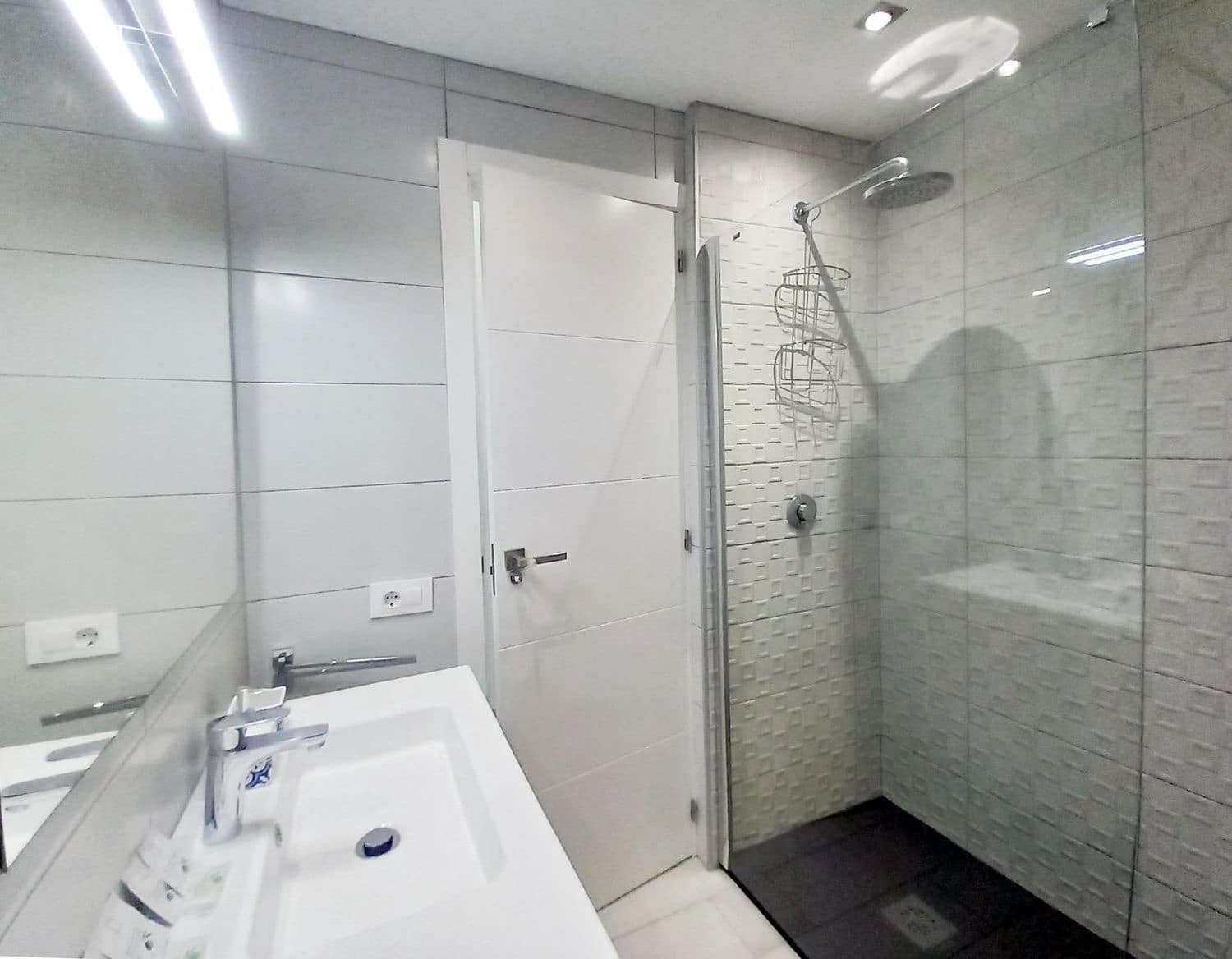 Huoneisto myytävänä paikassa Playa de las Americas mukana uima-altaan 
autotalli - 299 000 € (Ref: 9560881)