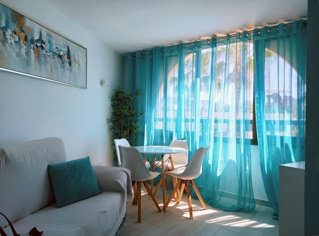 Huoneisto myytävänä paikassa Playa de las Americas, Arona mukana uima-altaan 
autotalli - 299 000 € (Ref: 9560881)