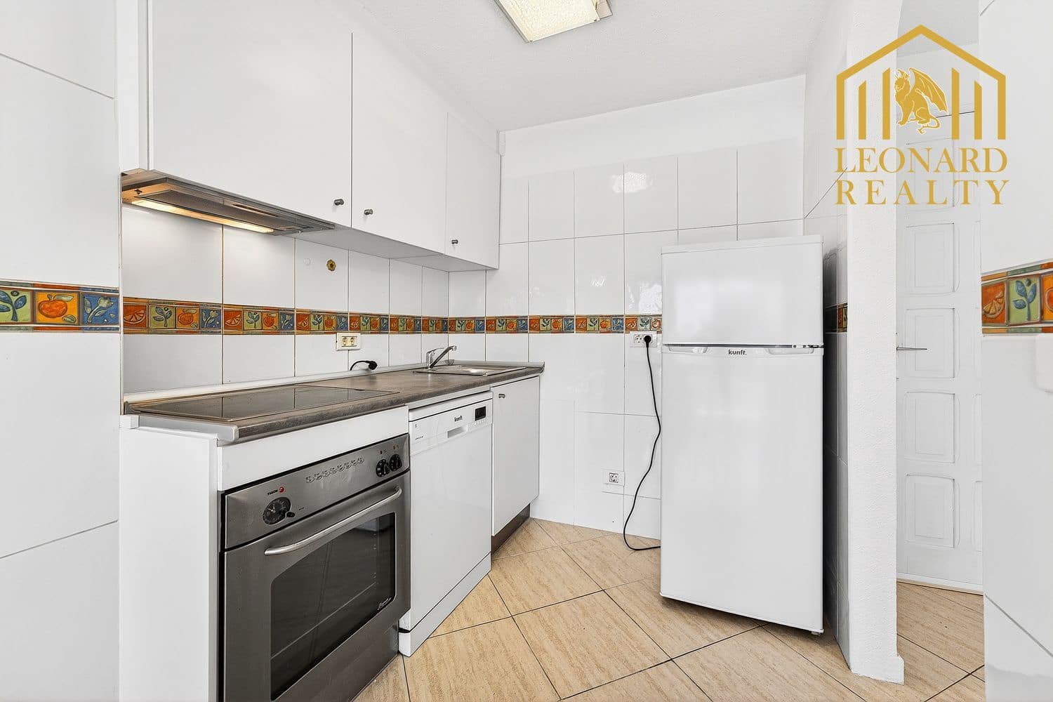 1 soverom Leilighet til salgs i Los Cristianos med garasje - € 320 000 (Ref: 9573700)