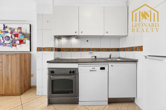 1 soverom Leilighet til salgs i Los Cristianos, Arona med garasje - € 320 000 (Ref: 9573700)