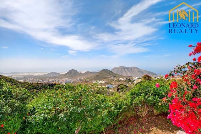 3 slaapkamer Villa te koop in La Camella, Arona met garage - € 580.000 (Ref: 9632869)