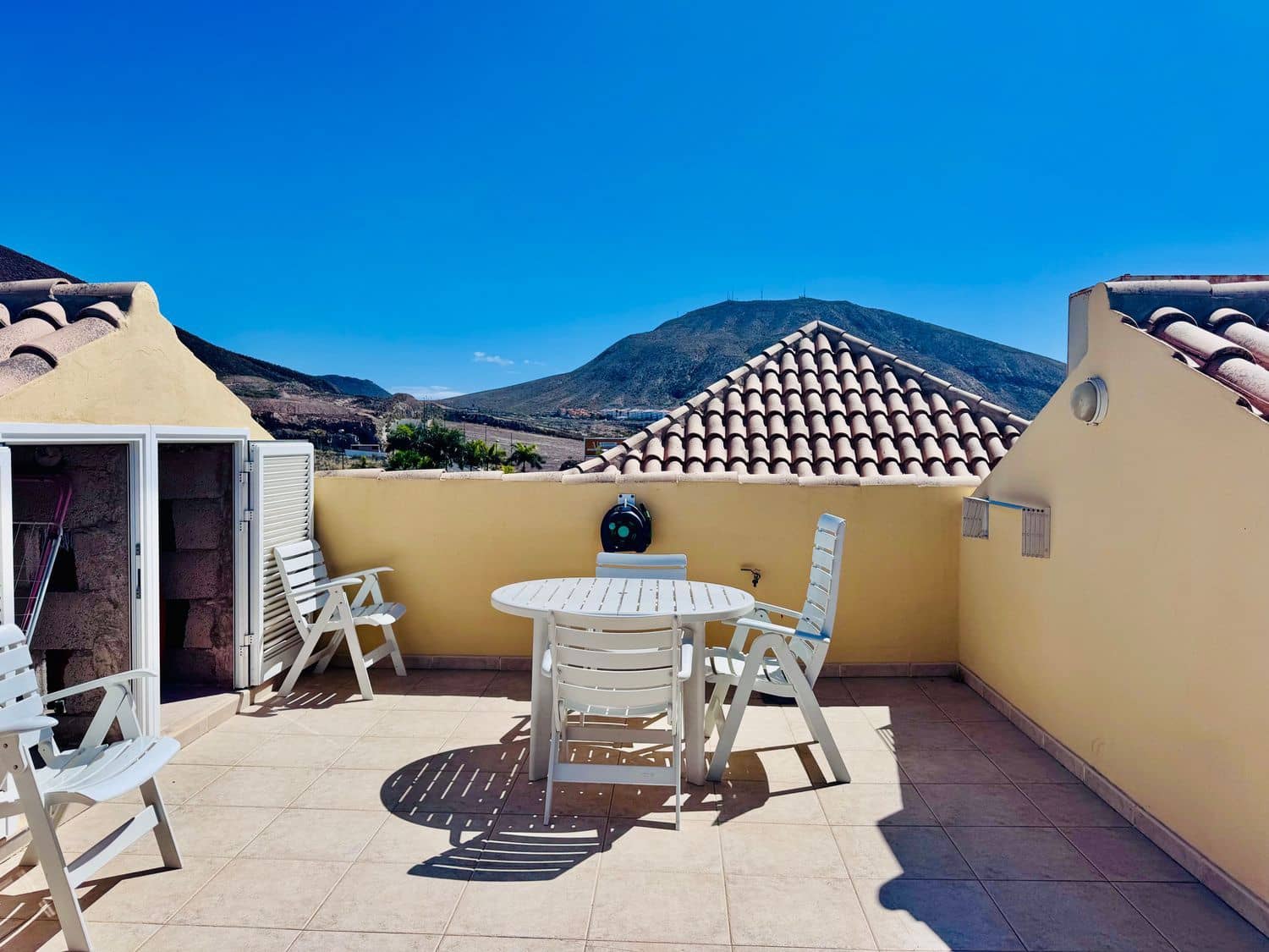 1 slaapkamer Appartement te koop in Los Cristianos met zwembad garage - € 299.000 (Ref: 9658159)