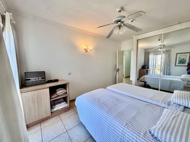 1 slaapkamer Appartement te koop in Los Cristianos, Arona met zwembad garage - € 299.000 (Ref: 9658159)