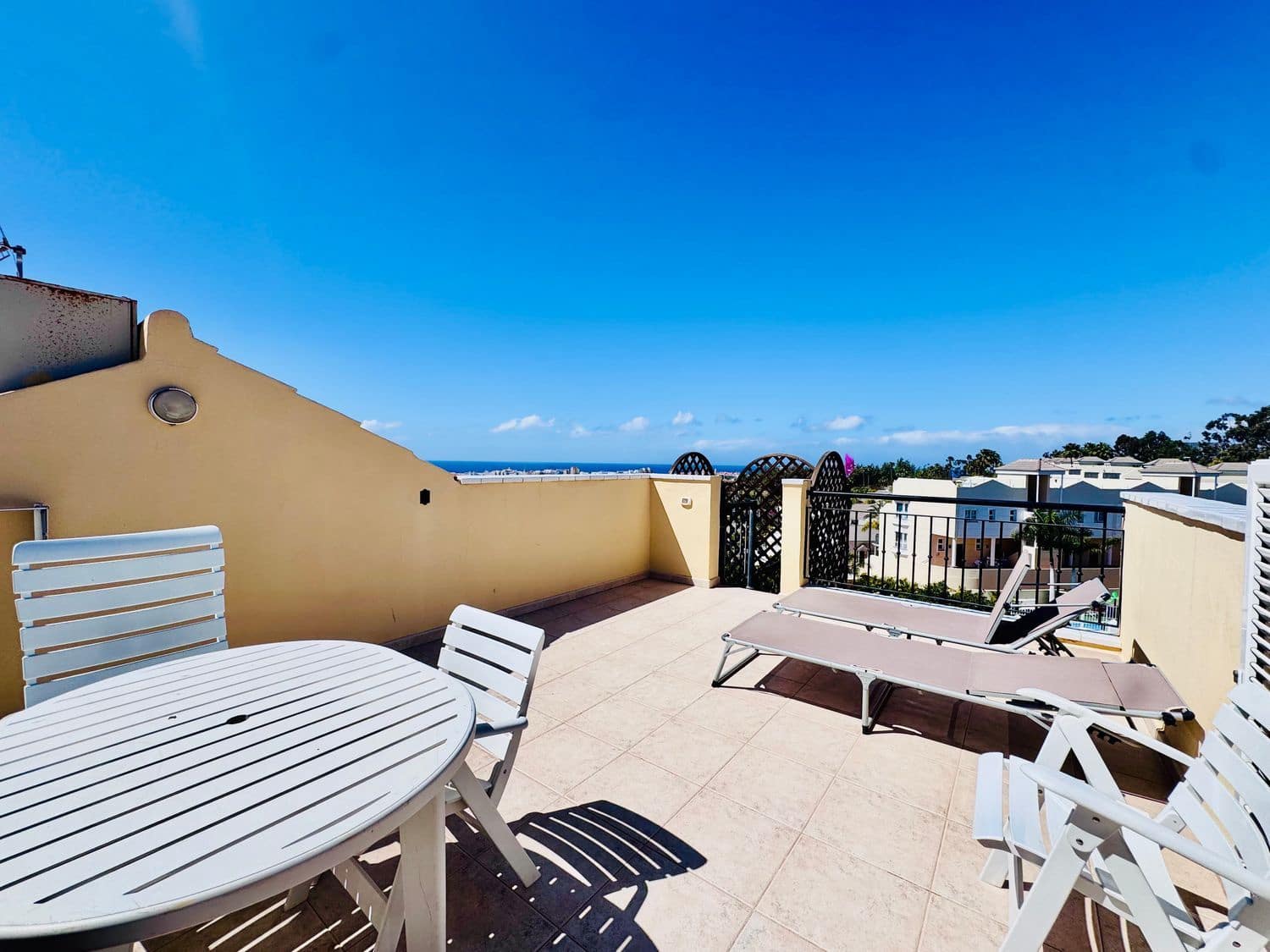 1 slaapkamer Appartement te koop in Los Cristianos met zwembad garage - € 299.000 (Ref: 9658159)