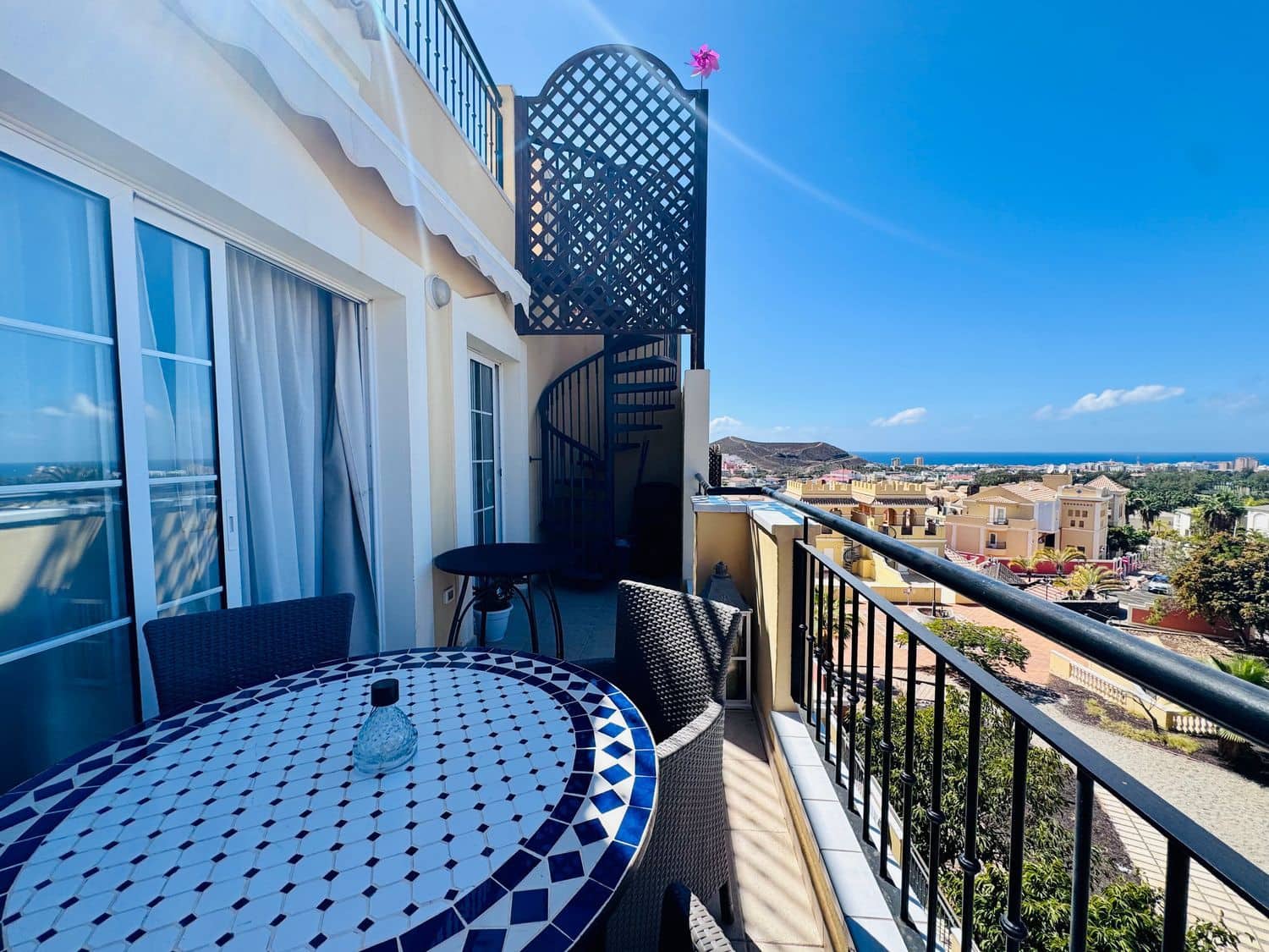 1 slaapkamer Appartement te koop in Los Cristianos met zwembad garage - € 299.000 (Ref: 9658159)
