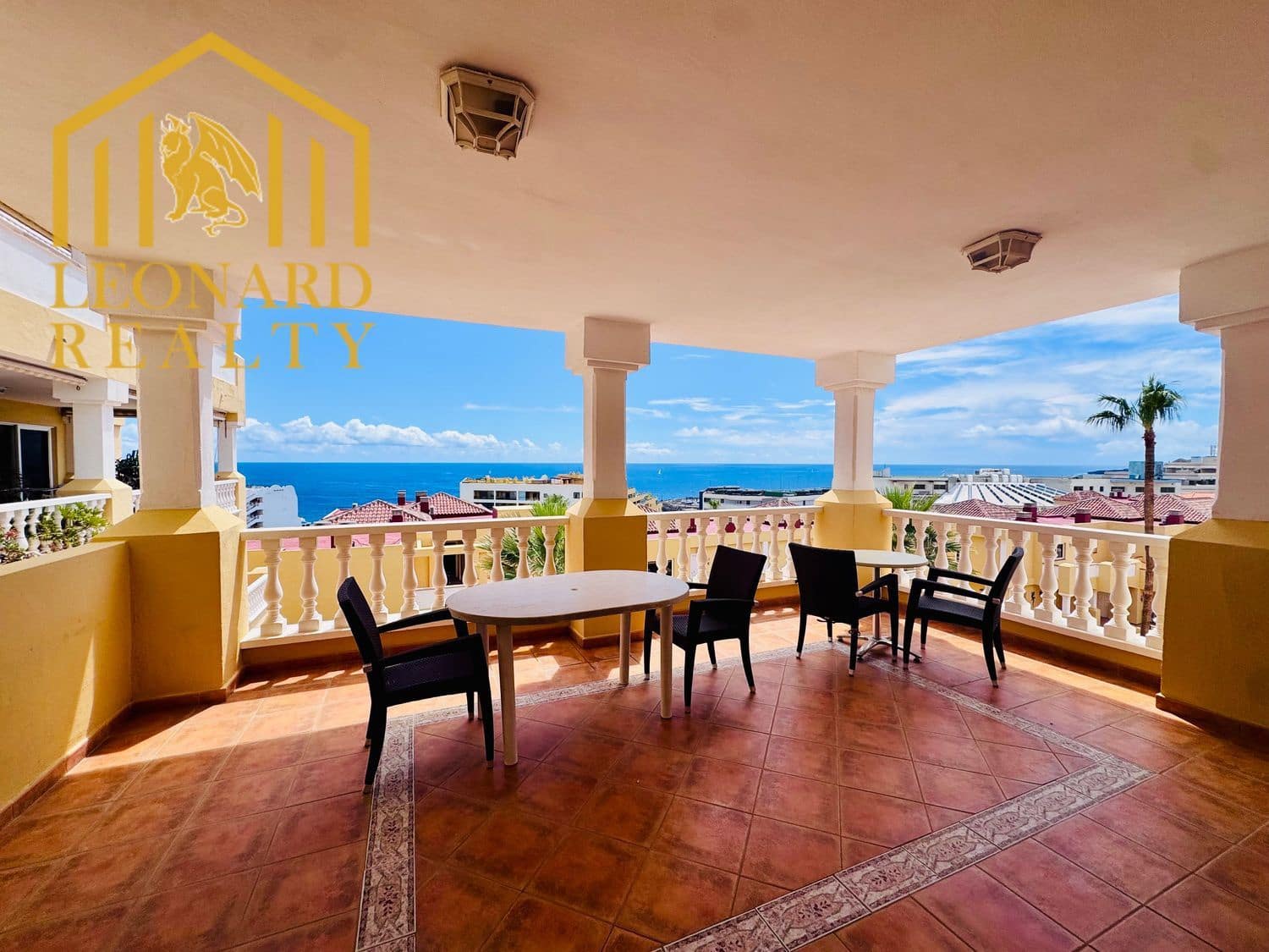 2 makuuhuone Huoneisto myytävänä paikassa San Miguel de Abona mukana uima-altaan 
autotalli - 330 000 € (Ref: 9709475)