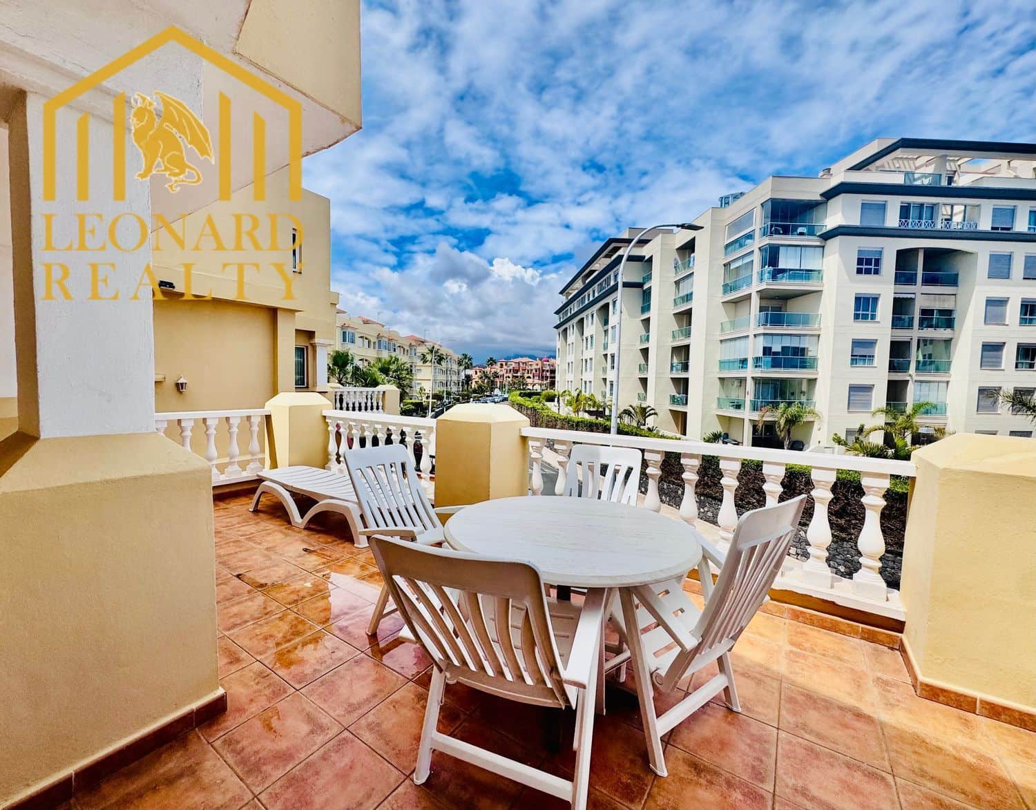 2 makuuhuone Huoneisto myytävänä paikassa San Miguel de Abona mukana uima-altaan 
autotalli - 330 000 € (Ref: 9709475)