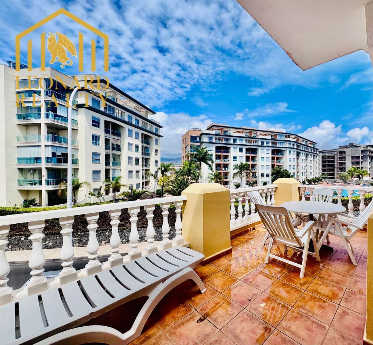 2 makuuhuone Huoneisto myytävänä paikassa San Miguel de Abona mukana uima-altaan 
autotalli - 330 000 € (Ref: 9709475)