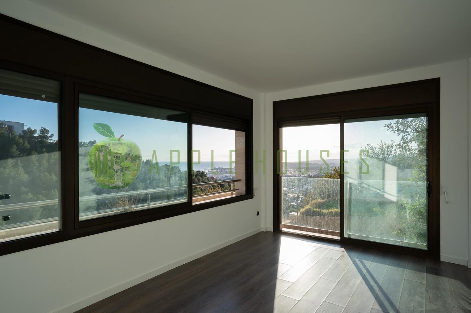 3 bedroom Villa for sale in Sitges with pool garage - € 870,000 (Ref: 8814686)