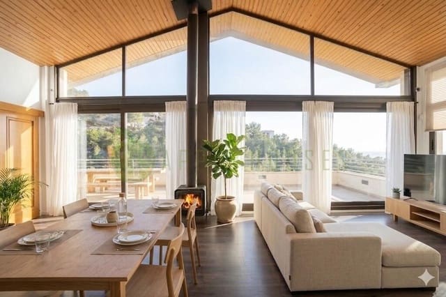 3 bedroom Villa for sale in Sitges with pool garage - € 870,000 (Ref: 8814686)