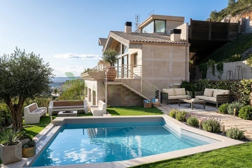 3 bedroom Villa for sale in Sitges with pool garage - € 870,000 (Ref: 8814686)