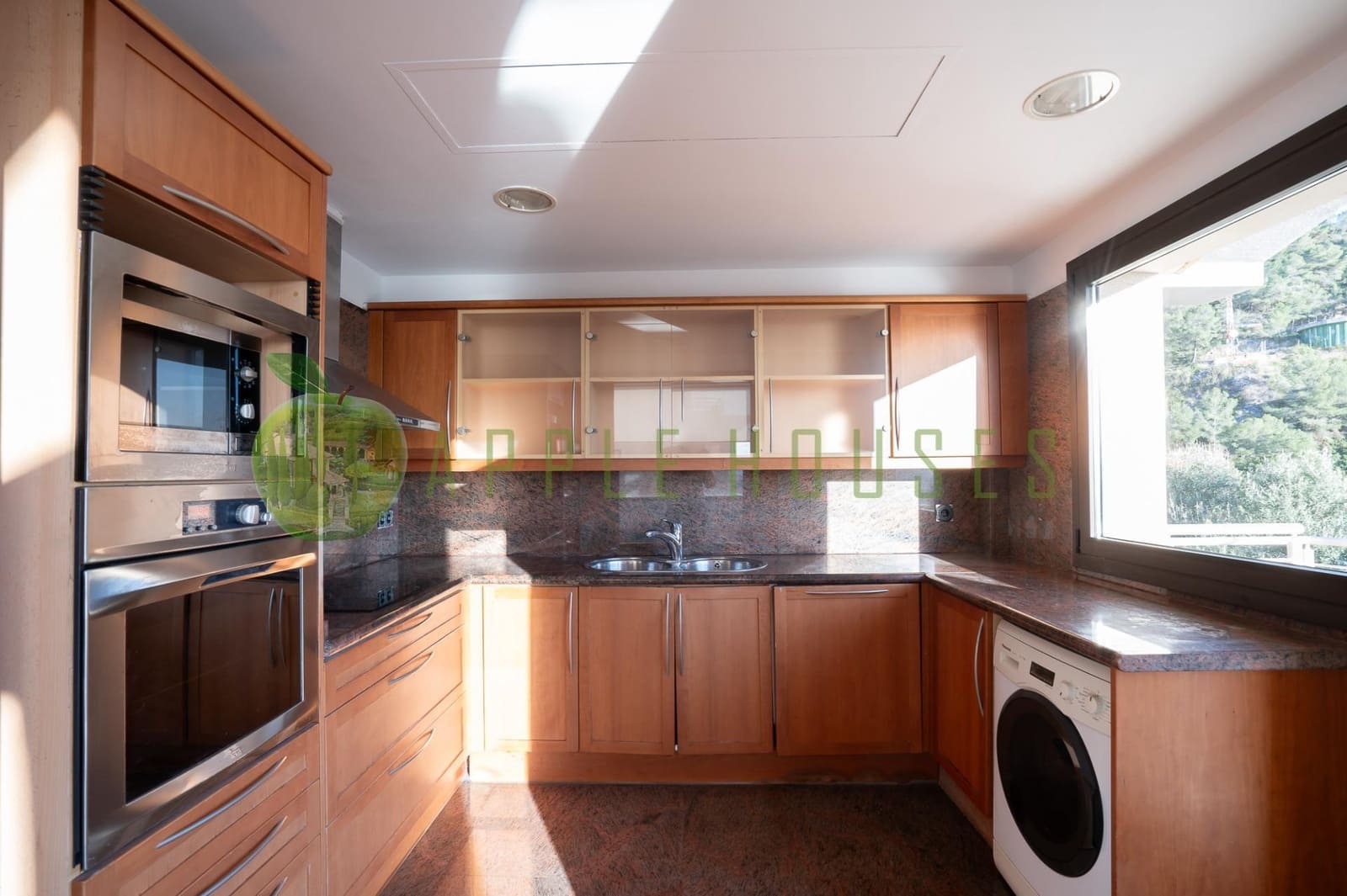 3 bedroom Villa for sale in Sitges with pool garage - € 870,000 (Ref: 8814686)