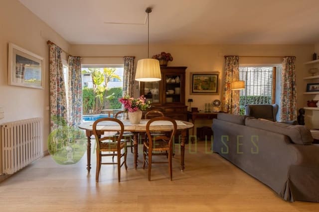 4 soverom Rekkehus til salgs i Sitges med svømmebasseng - € 1 450 000 (Ref: 8814693)