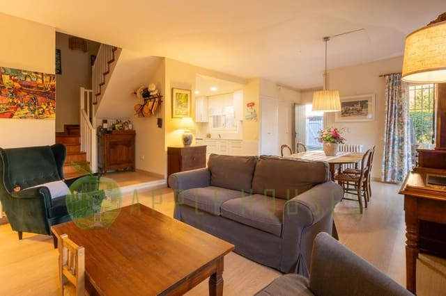 4 soverom Rekkehus til salgs i Sitges med svømmebasseng - € 1 450 000 (Ref: 8814693)