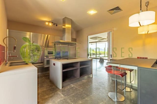 4 bedroom Villa for sale in Sant Pere de Ribes with garage - € 1,095,000 (Ref: 8814703)