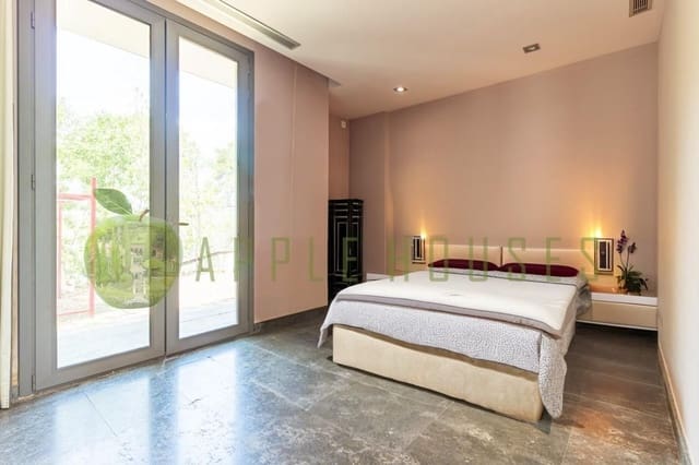 4 bedroom Villa for sale in Sant Pere de Ribes with garage - € 1,095,000 (Ref: 8814703)