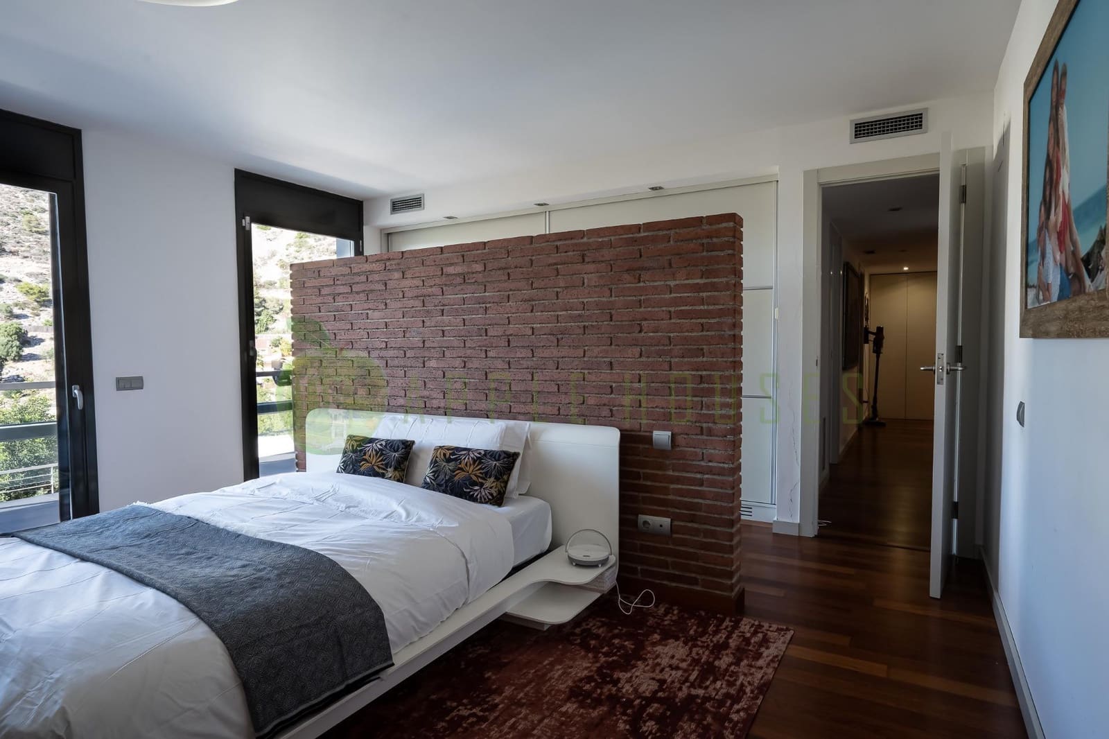 5 bedroom Villa for sale in Sitges with pool - € 1,850,000 (Ref: 8923708)