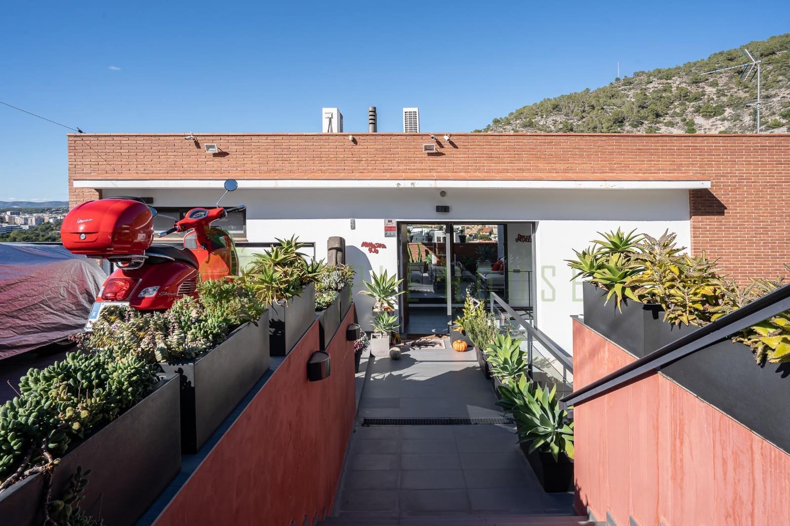 5 bedroom Villa for sale in Sitges with pool - € 1,850,000 (Ref: 8923708)