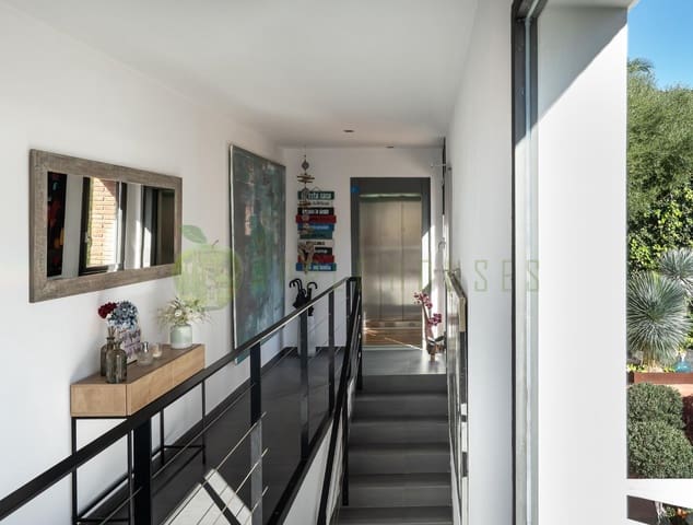 5 bedroom Villa for sale in Sitges with pool - € 1,850,000 (Ref: 8923708)