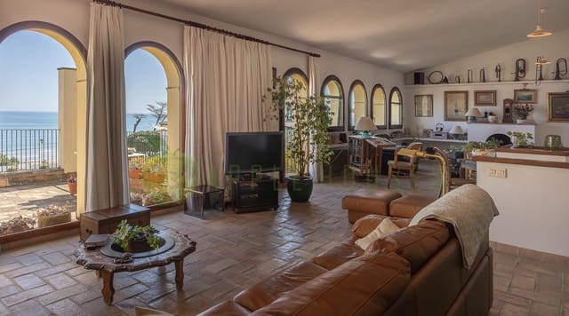 8 soverom Villa til salgs i Vilanova i la Geltrú med svømmebasseng garasje - € 3 700 000 (Ref: 8938672)