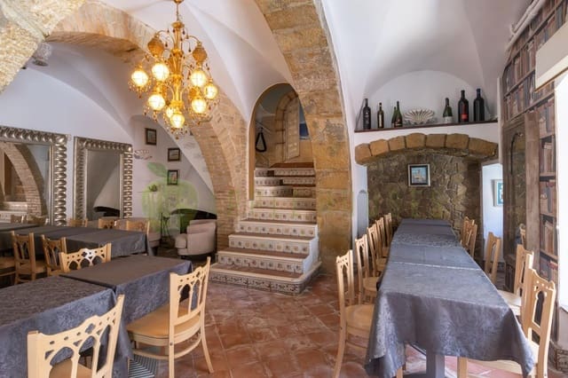 5 bedroom Villa for sale in Sitges - € 1,740,000 (Ref: 9048716)