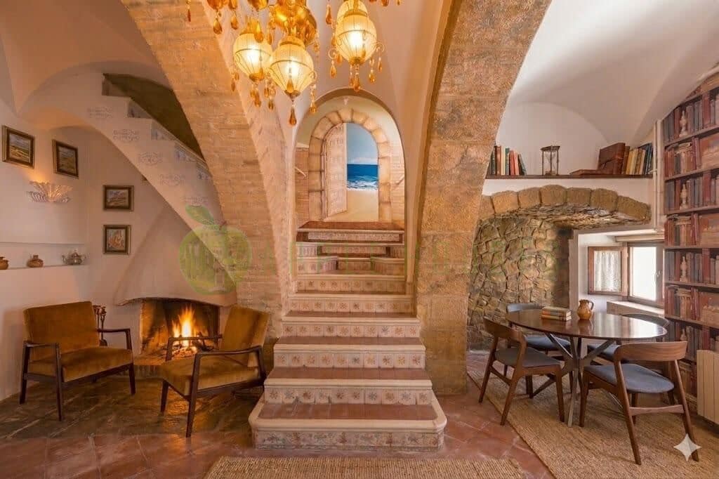 5 bedroom Villa for sale in Sitges - € 1,690,000 (Ref: 9048716)