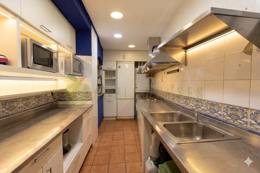 5 bedroom Villa for sale in Sitges - € 1,690,000 (Ref: 9048716)