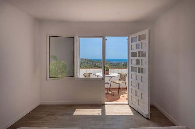 4 soverom Villa til salgs i Canyelles med svømmebasseng - € 345 000 (Ref: 9073319)