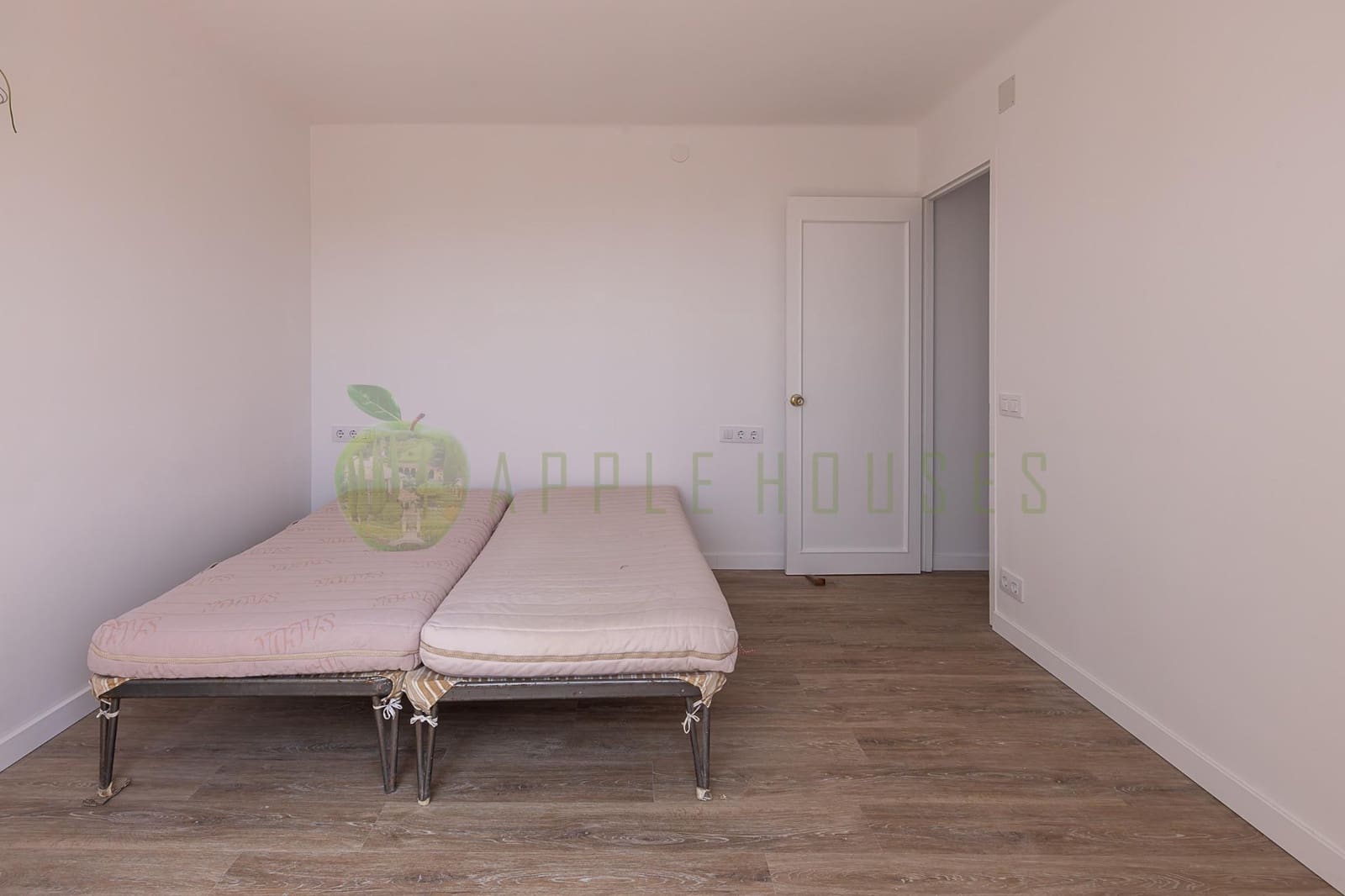 4 soveværelse Villa til salg i Canyelles med swimmingpool - € 345.000 (Ref: 9073319)