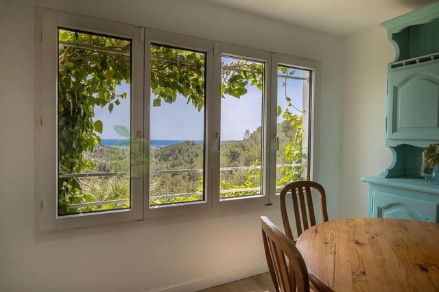 4 Zimmer Villa zu verkaufen in Canyelles mit Pool - 345.000 € (Ref: 9073319)