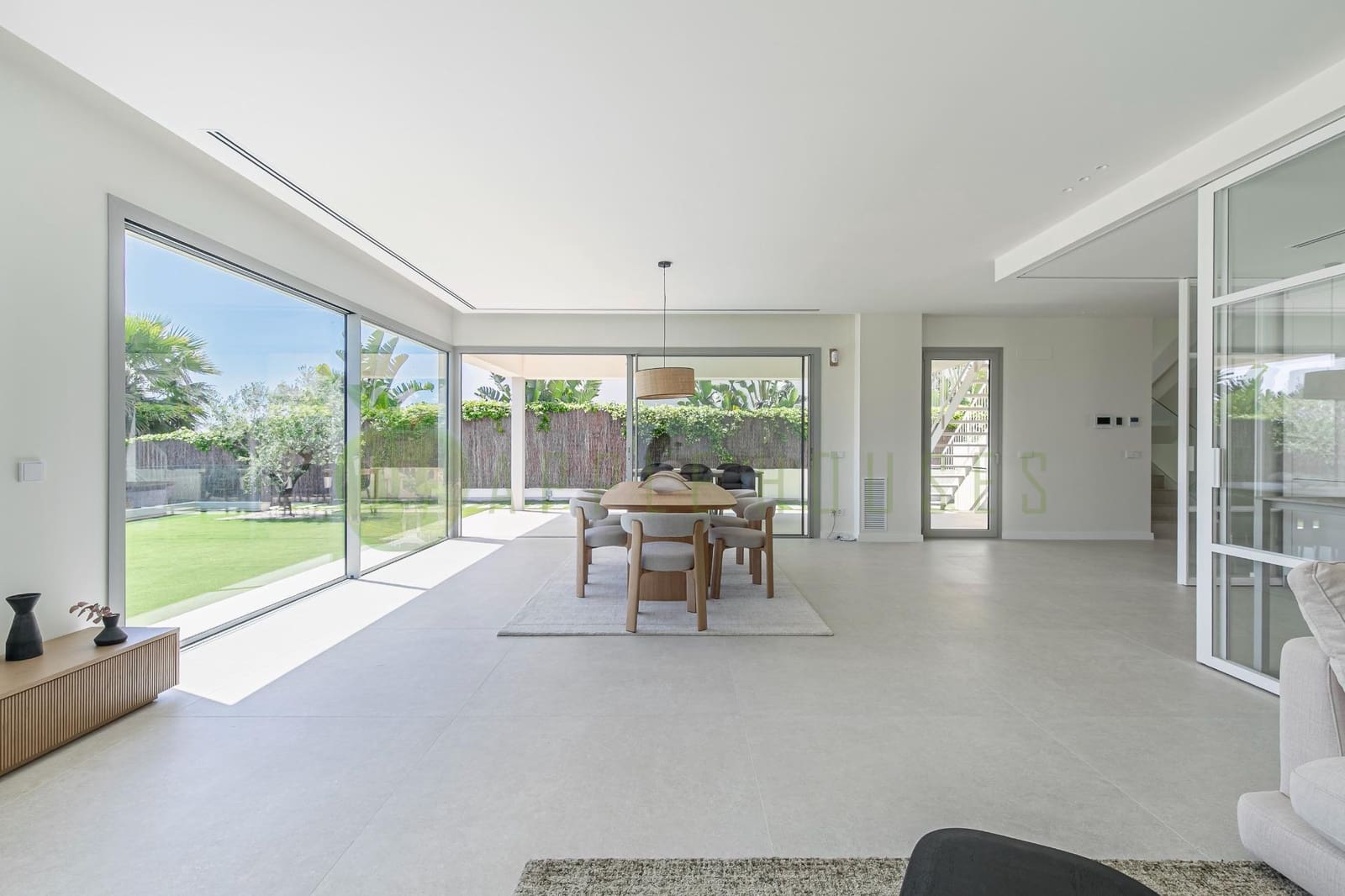 5 bedroom Villa for sale in Sitges with pool garage - € 2,690,000 (Ref: 9147055)