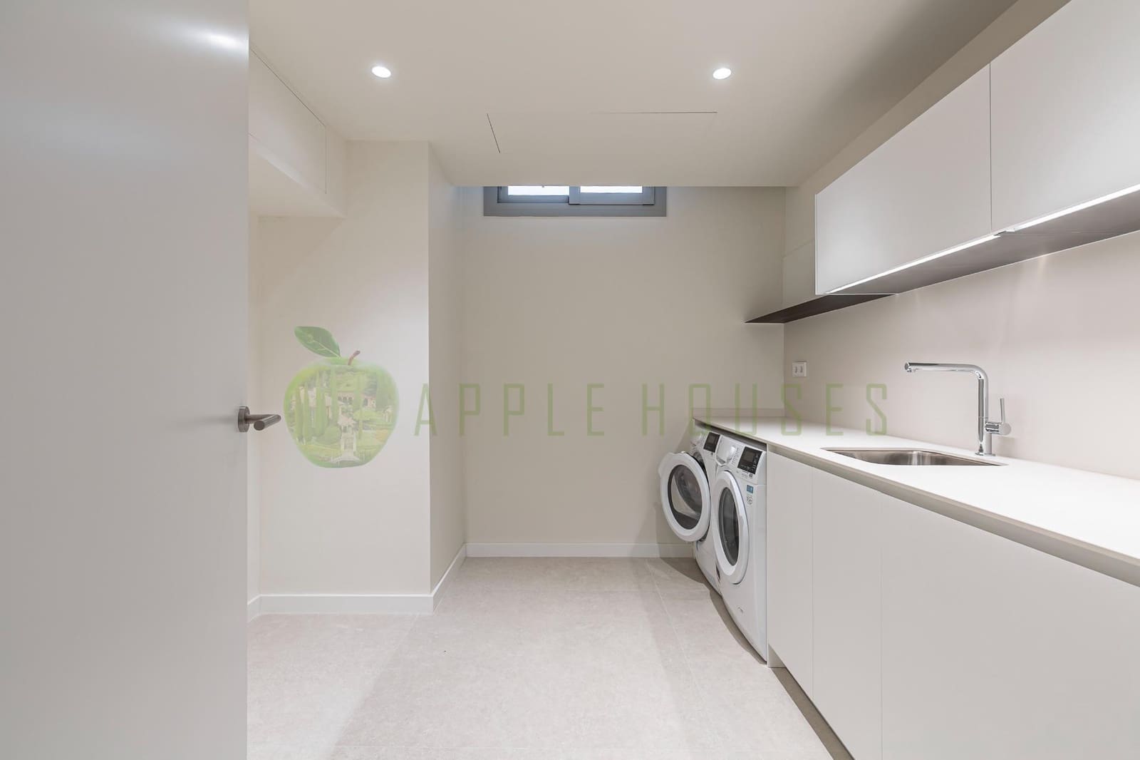 5 bedroom Villa for sale in Sitges with pool garage - € 2,690,000 (Ref: 9147055)