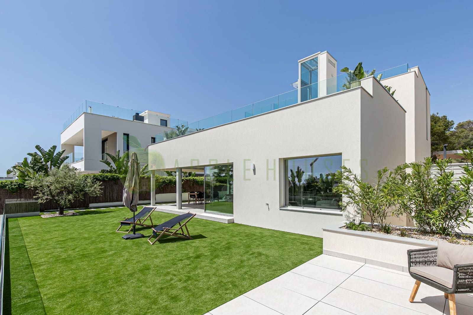 5 bedroom Villa for sale in Sitges with pool garage - € 2,690,000 (Ref: 9147055)